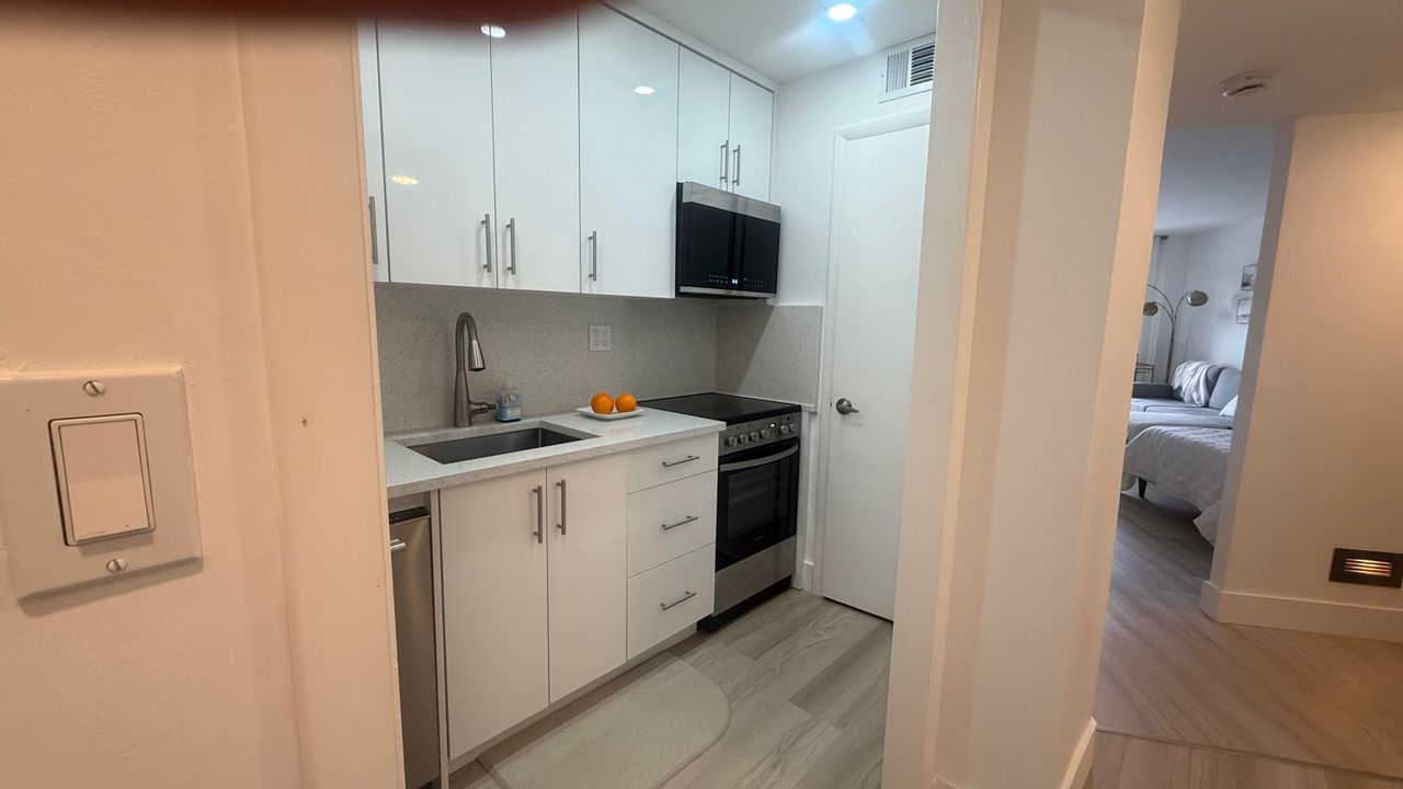 出租: $2,200 (0 贝兹, 1 浴室, 450 平方英尺)