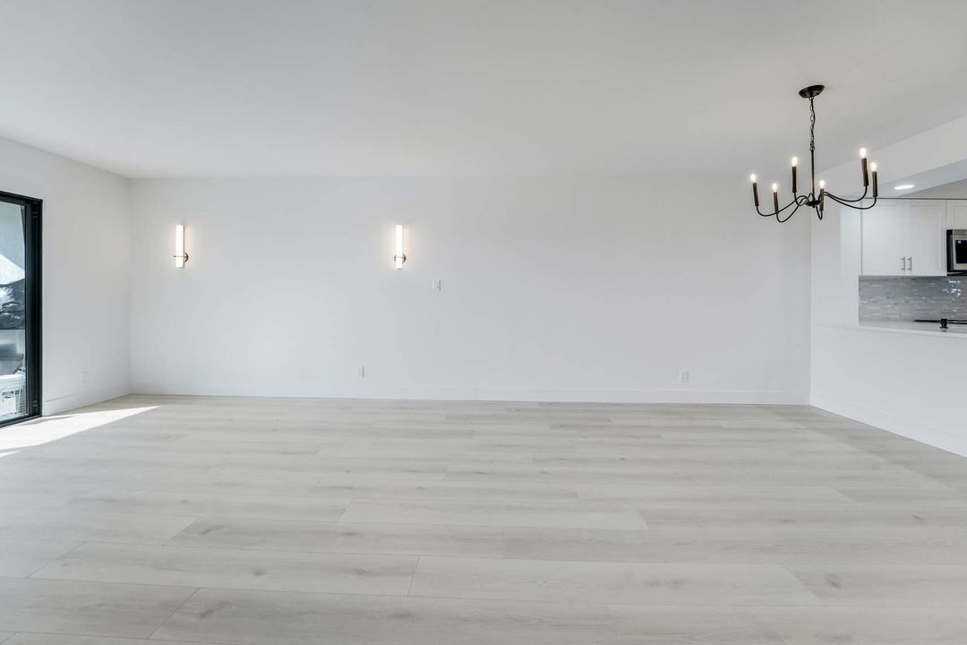 For Sale: $299,000 (2 beds, 2 baths, 1230 Square Feet)