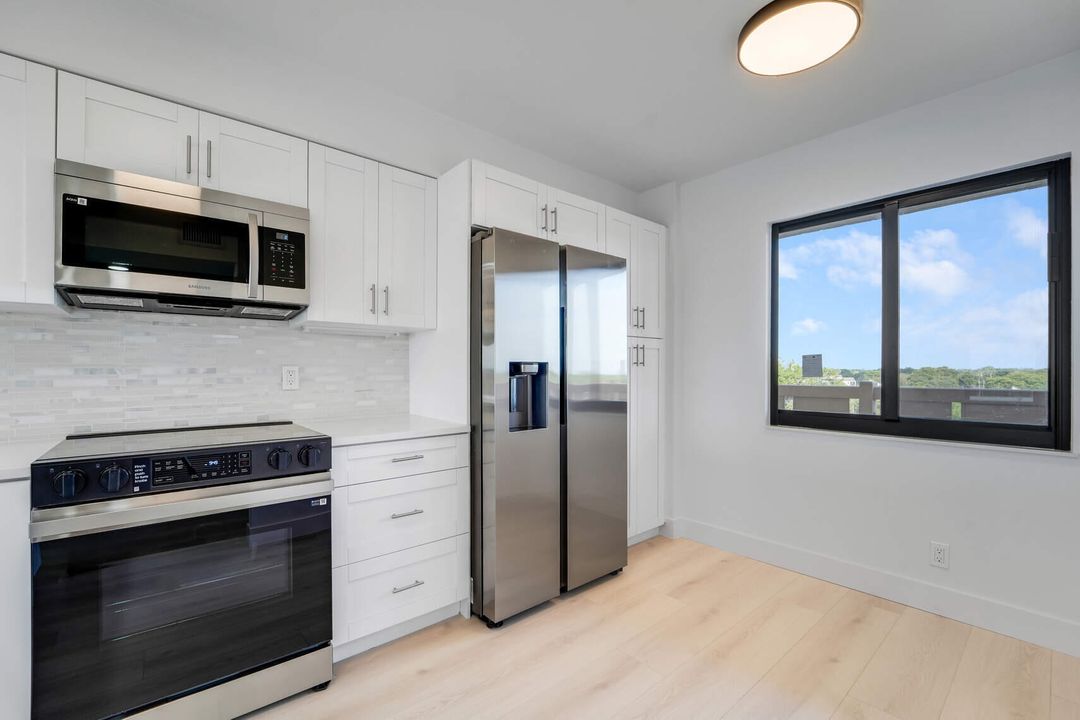 For Sale: $299,000 (2 beds, 2 baths, 1230 Square Feet)