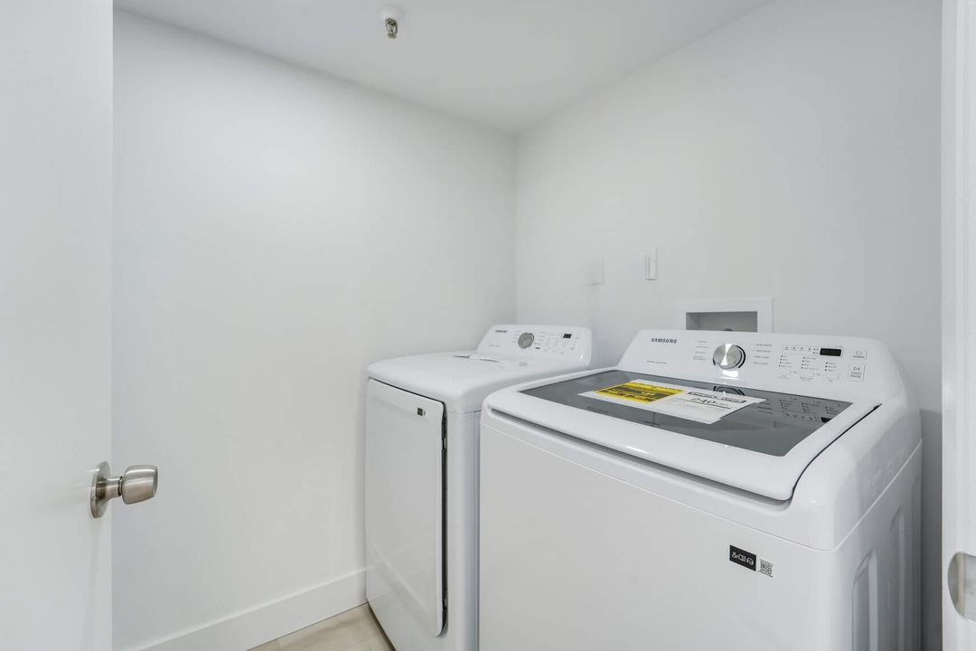 For Sale: $299,000 (2 beds, 2 baths, 1230 Square Feet)