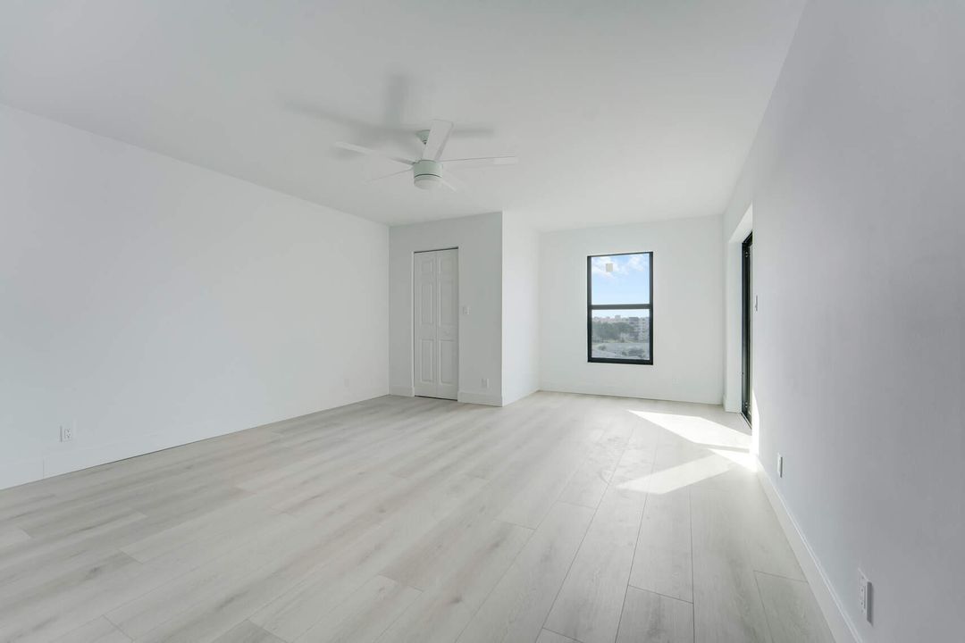 For Sale: $299,000 (2 beds, 2 baths, 1230 Square Feet)