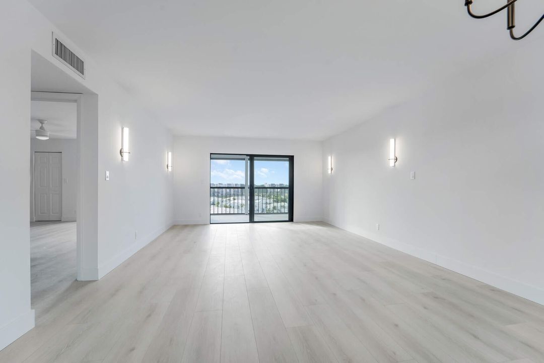 For Sale: $299,000 (2 beds, 2 baths, 1230 Square Feet)