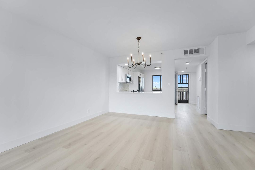 For Sale: $299,000 (2 beds, 2 baths, 1230 Square Feet)