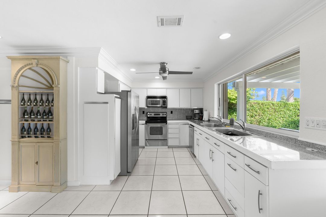 На продажу: $4,749,900 (2 спален, 2 ванн, 1752 Квадратных фут)