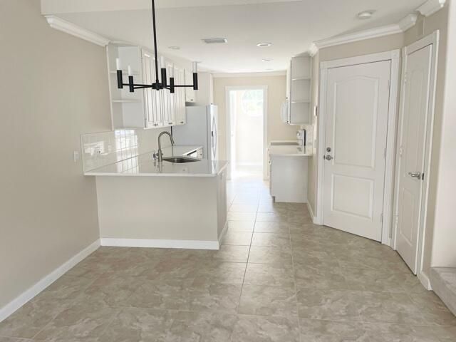 For Rent: $3,400 (3 beds, 2 baths, 1570 Square Feet)