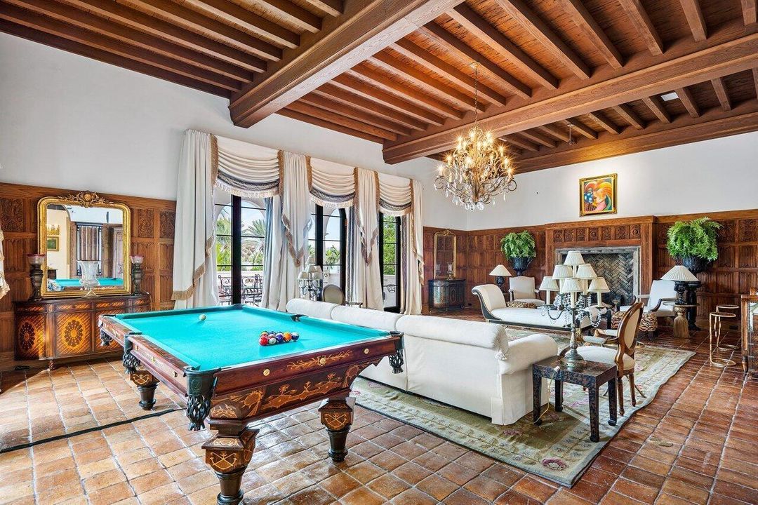 出租: $150,000 (5 贝兹, 7 浴室, 6357 平方英尺)