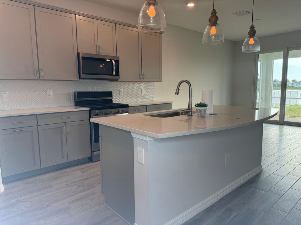 For Rent: $3,500 (4 beds, 2 baths, 2861 Square Feet)