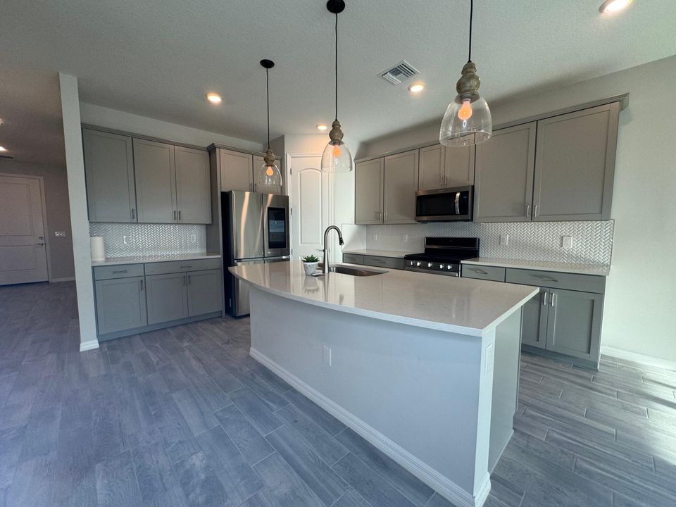 For Rent: $3,500 (4 beds, 2 baths, 2861 Square Feet)