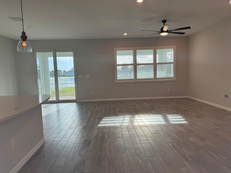 For Rent: $3,500 (4 beds, 2 baths, 2861 Square Feet)