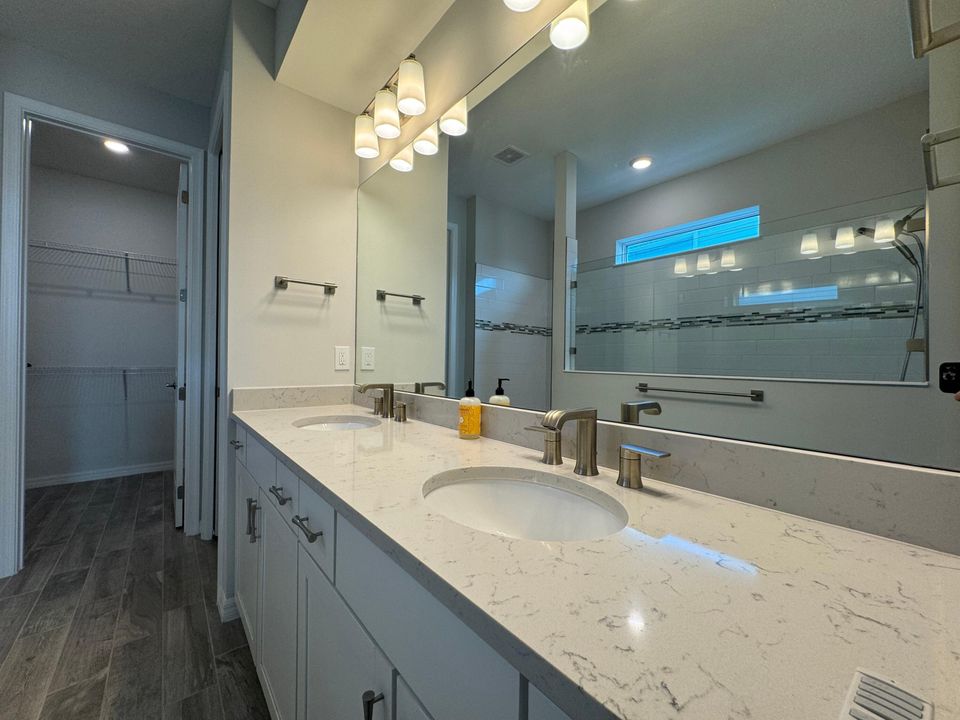 For Rent: $3,500 (4 beds, 2 baths, 2861 Square Feet)