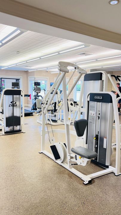 Под контрактом: $5,400 (3 спален, 3 ванн, 1688 Квадратных фут)