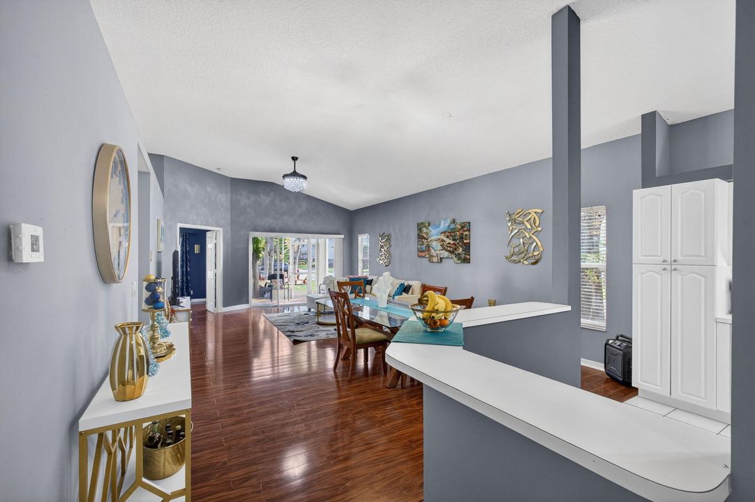 En Venta: $449,900 (3 camas, 2 baños, 1580 Pies cuadrados)