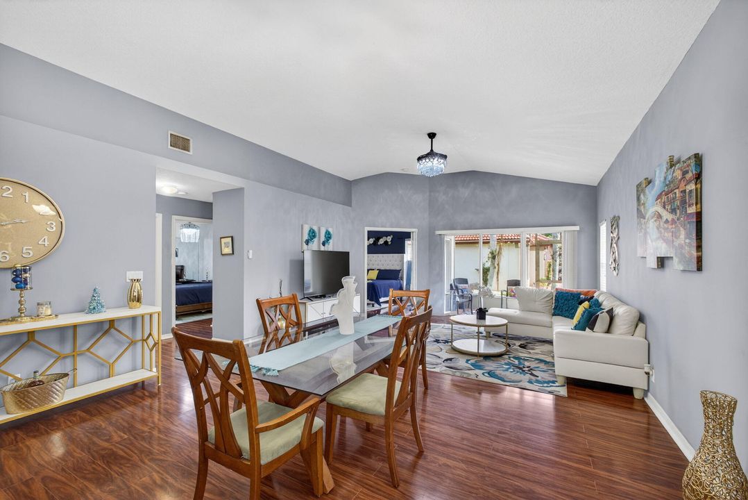 En Venta: $449,900 (3 camas, 2 baños, 1580 Pies cuadrados)