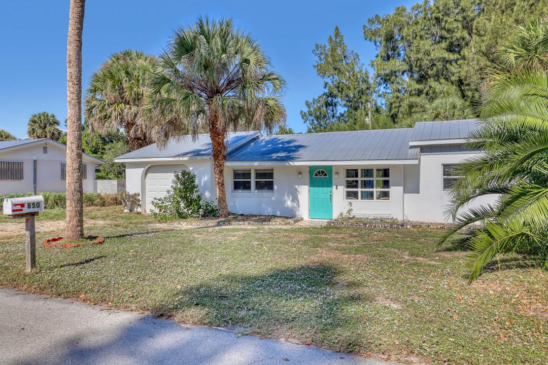 For Sale: $375,000 (2 beds, 2 baths, 1161 Square Feet)