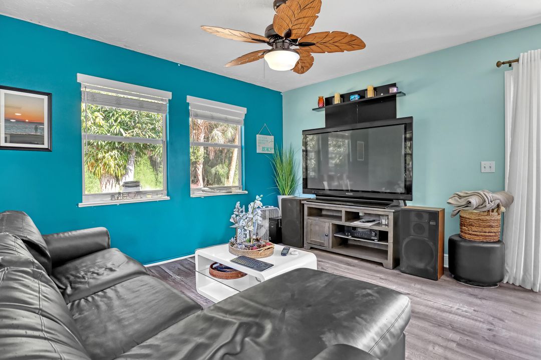For Sale: $375,000 (2 beds, 2 baths, 1161 Square Feet)