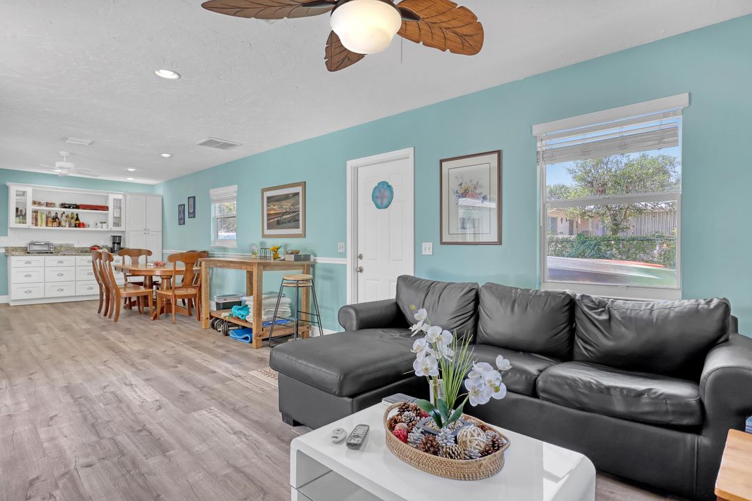 For Sale: $375,000 (2 beds, 2 baths, 1161 Square Feet)