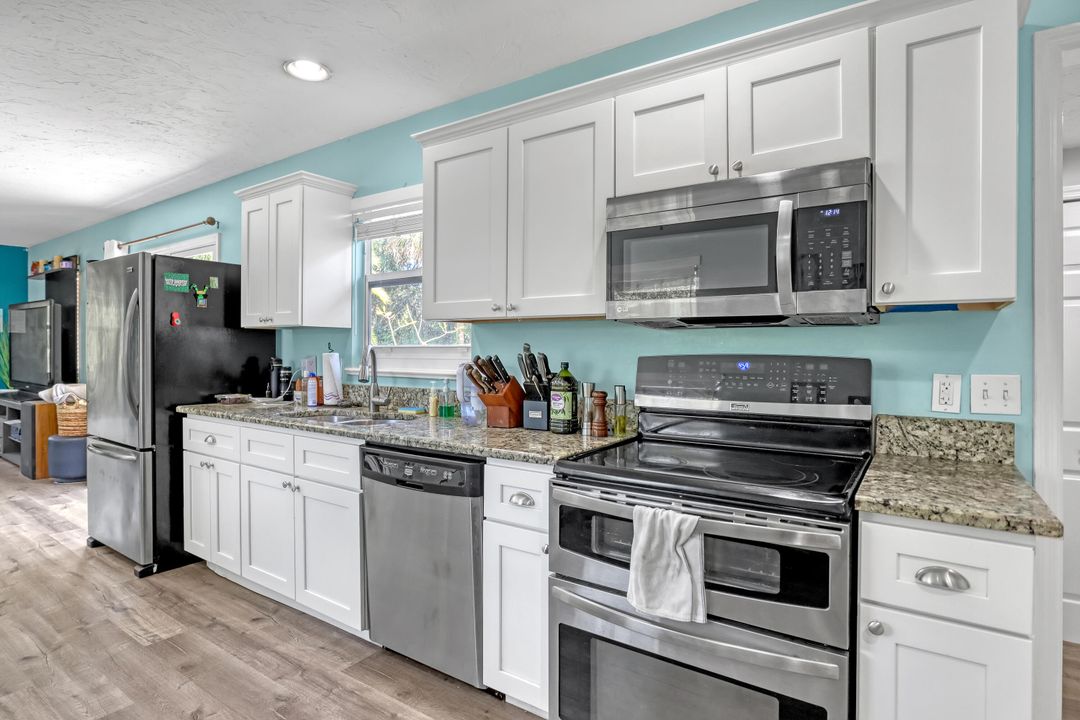 For Sale: $375,000 (2 beds, 2 baths, 1161 Square Feet)