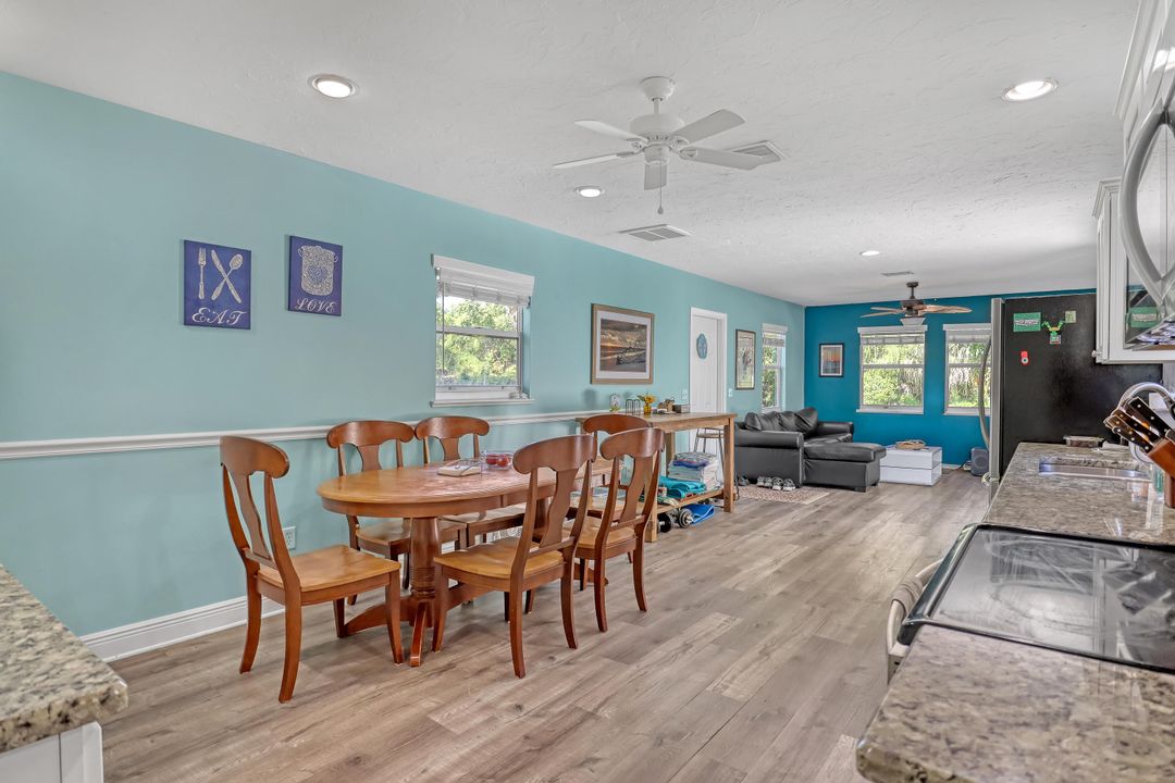 For Sale: $375,000 (2 beds, 2 baths, 1161 Square Feet)