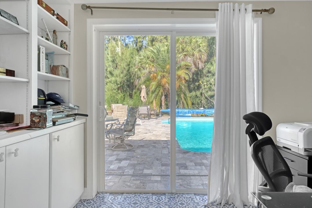 For Sale: $375,000 (2 beds, 2 baths, 1161 Square Feet)