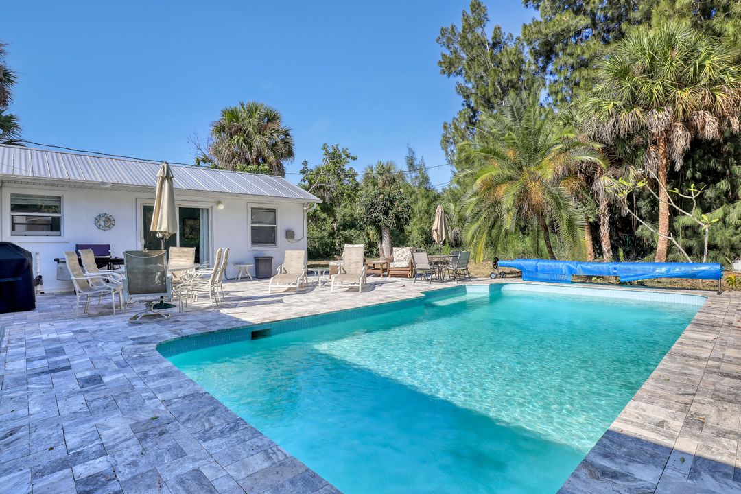 For Sale: $375,000 (2 beds, 2 baths, 1161 Square Feet)