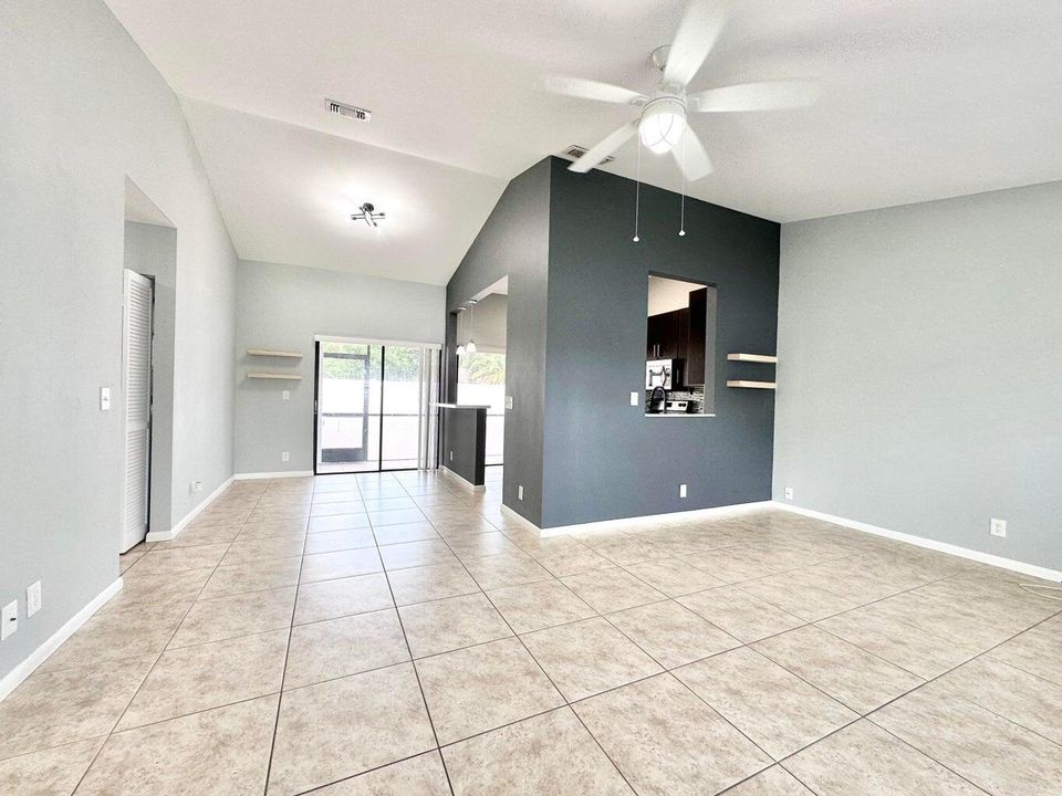 For Rent: $2,400 (2 beds, 2 baths, 1092 Square Feet)