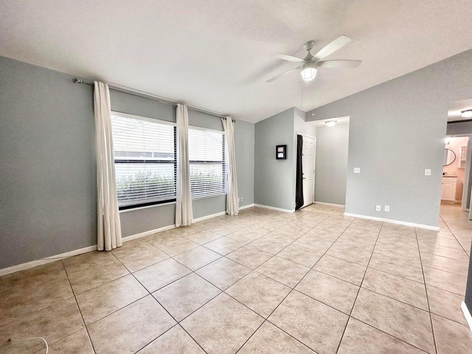 For Rent: $2,400 (2 beds, 2 baths, 1092 Square Feet)