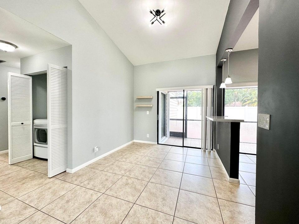 For Rent: $2,400 (2 beds, 2 baths, 1092 Square Feet)