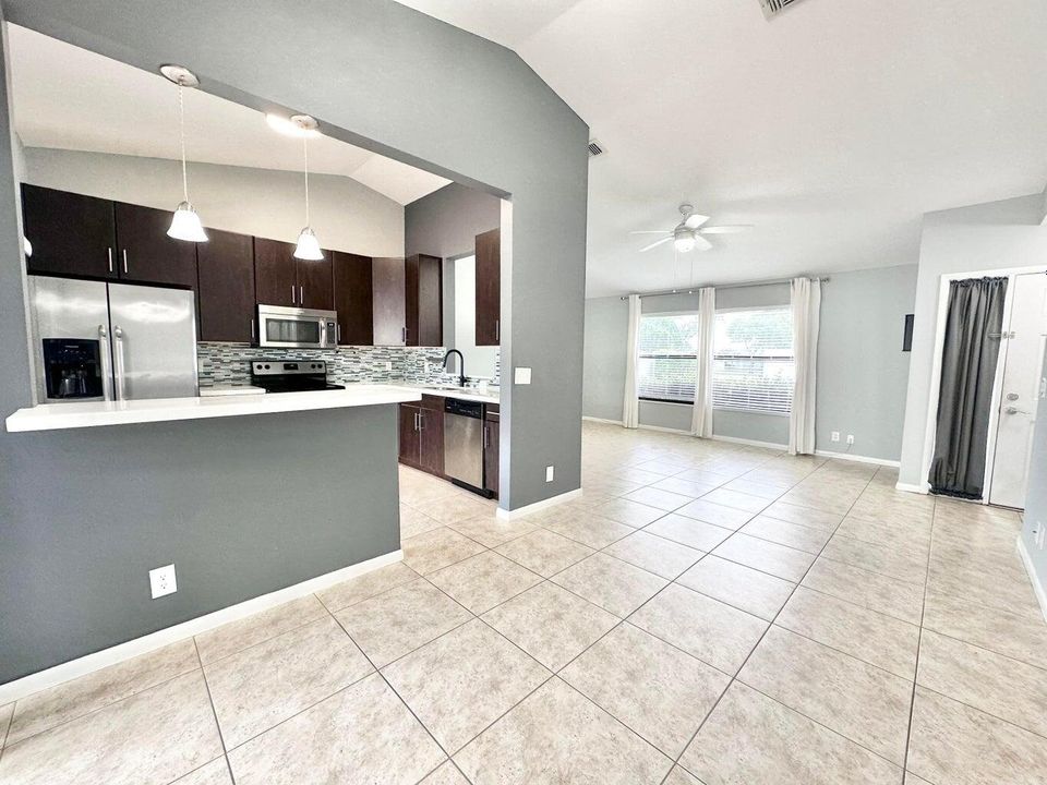 For Rent: $2,400 (2 beds, 2 baths, 1092 Square Feet)