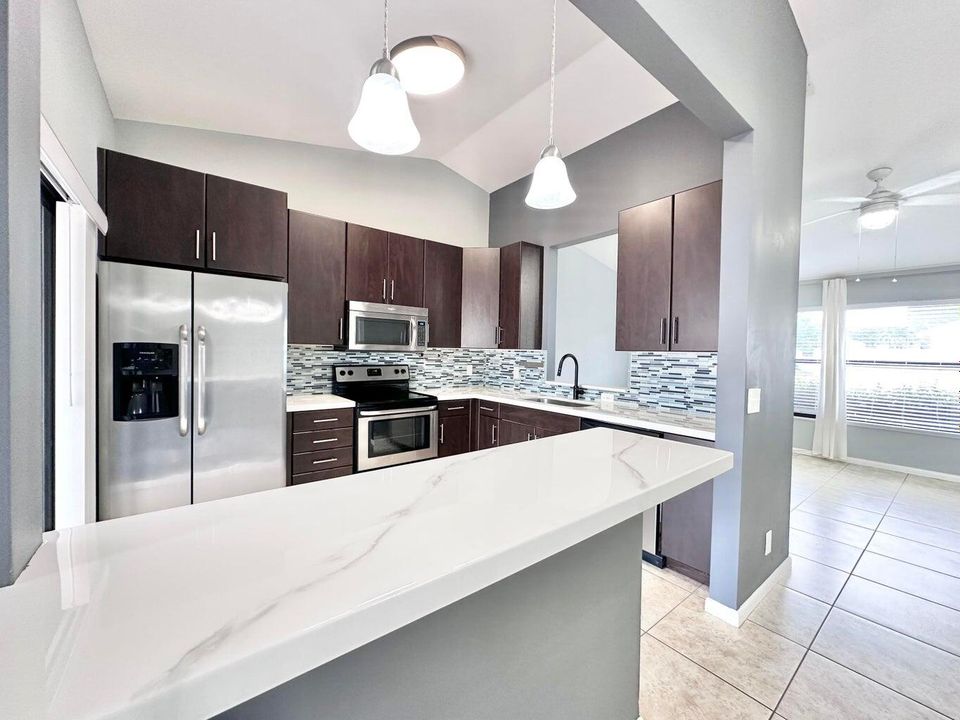 For Rent: $2,400 (2 beds, 2 baths, 1092 Square Feet)