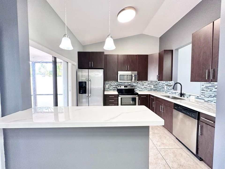 For Rent: $2,400 (2 beds, 2 baths, 1092 Square Feet)