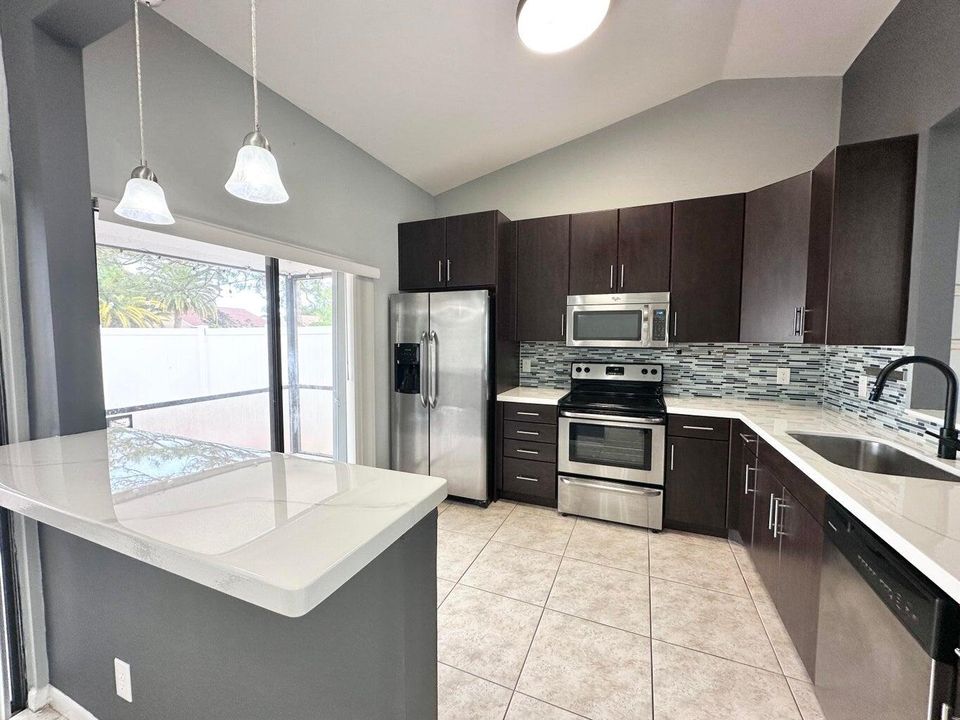 For Rent: $2,400 (2 beds, 2 baths, 1092 Square Feet)
