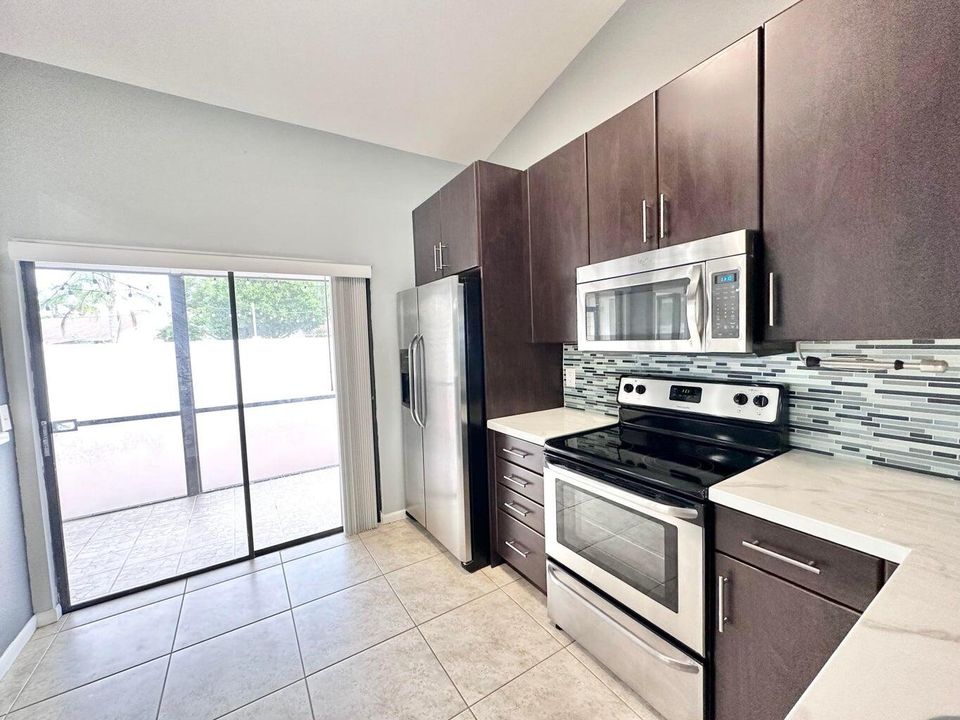 For Rent: $2,400 (2 beds, 2 baths, 1092 Square Feet)