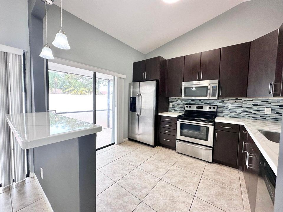 For Rent: $2,400 (2 beds, 2 baths, 1092 Square Feet)