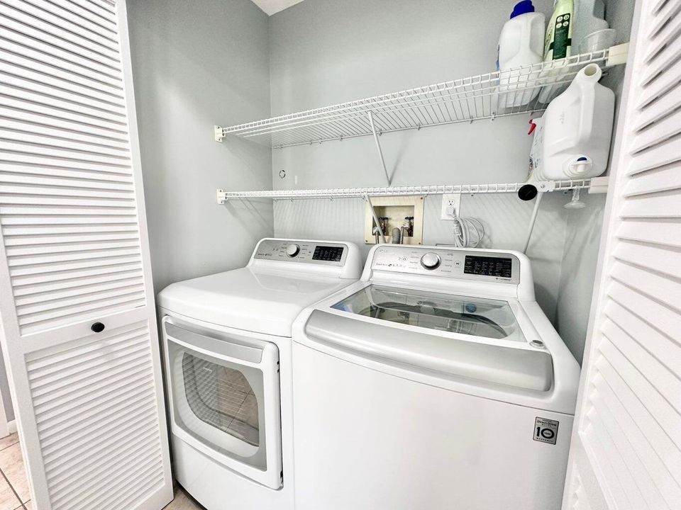 For Rent: $2,400 (2 beds, 2 baths, 1092 Square Feet)