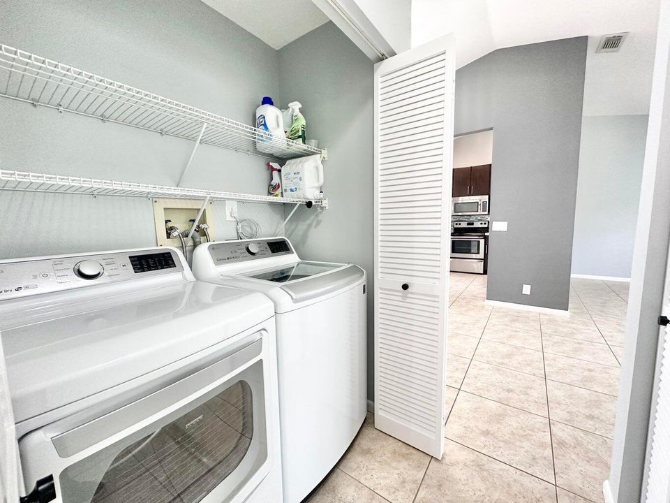 For Rent: $2,400 (2 beds, 2 baths, 1092 Square Feet)