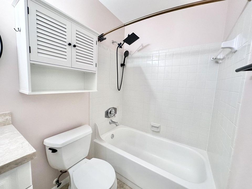 For Rent: $2,400 (2 beds, 2 baths, 1092 Square Feet)