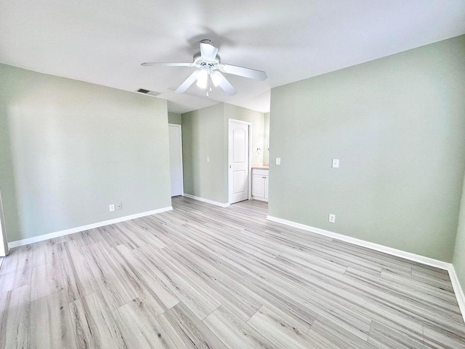 For Rent: $2,400 (2 beds, 2 baths, 1092 Square Feet)