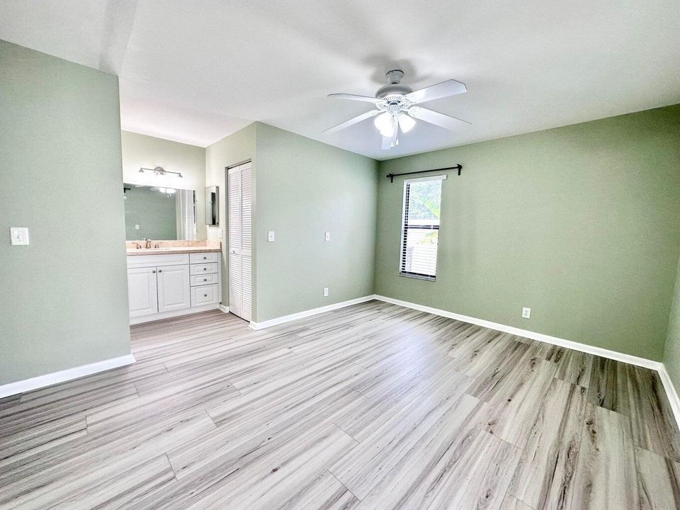For Rent: $2,400 (2 beds, 2 baths, 1092 Square Feet)