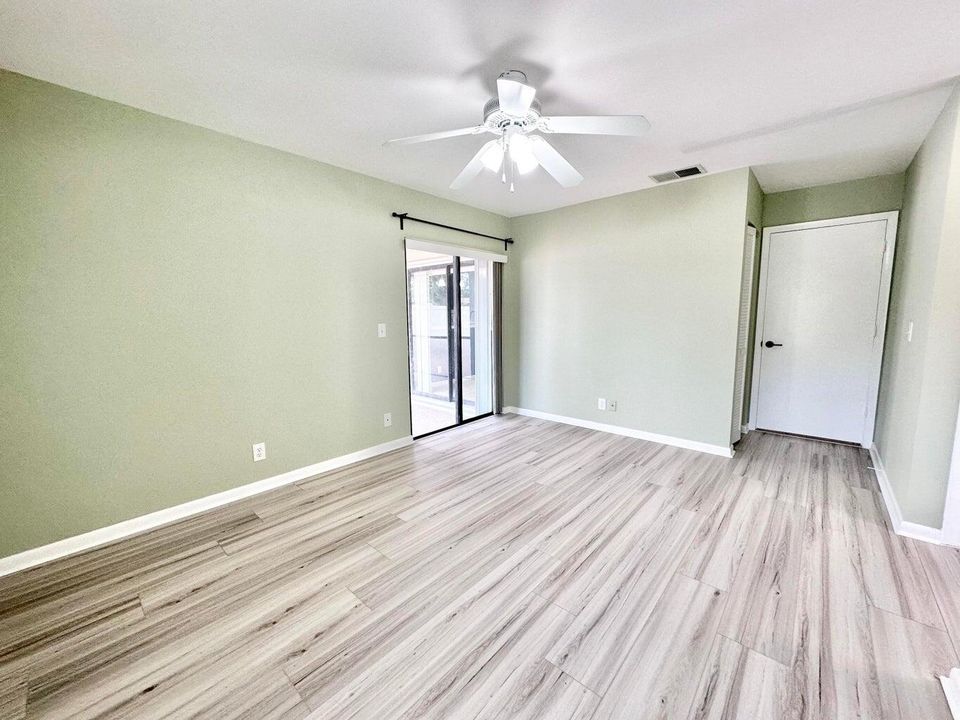 For Rent: $2,400 (2 beds, 2 baths, 1092 Square Feet)