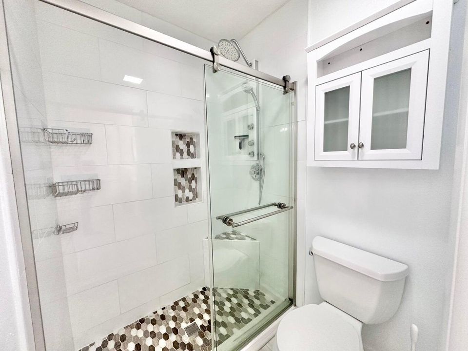 For Rent: $2,400 (2 beds, 2 baths, 1092 Square Feet)