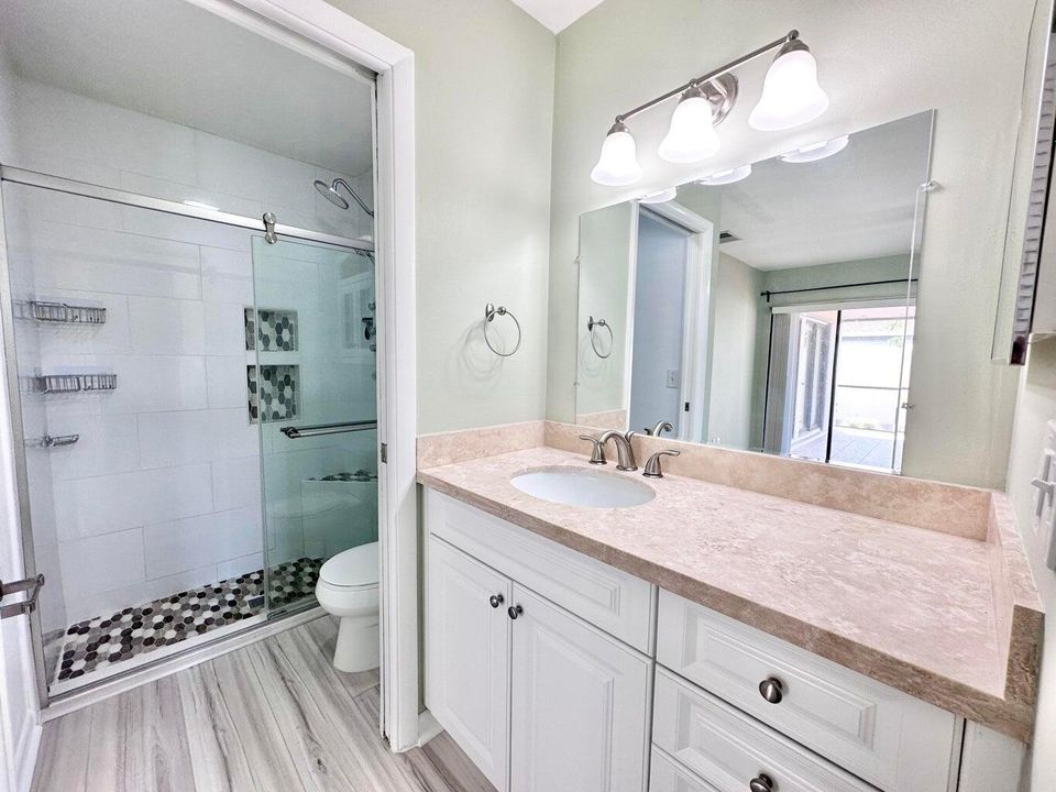 For Rent: $2,400 (2 beds, 2 baths, 1092 Square Feet)