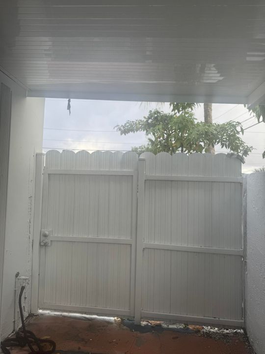 出租: $1,500 (2 贝兹, 1 浴室, 800 平方英尺)