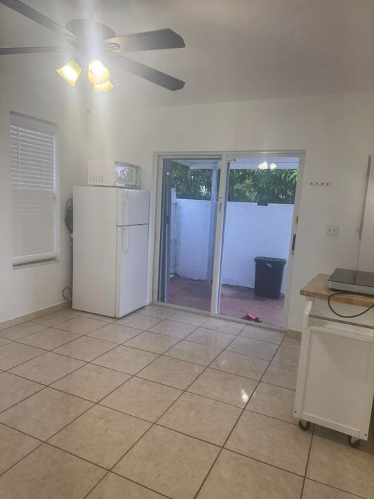 出租: $1,500 (2 贝兹, 1 浴室, 800 平方英尺)