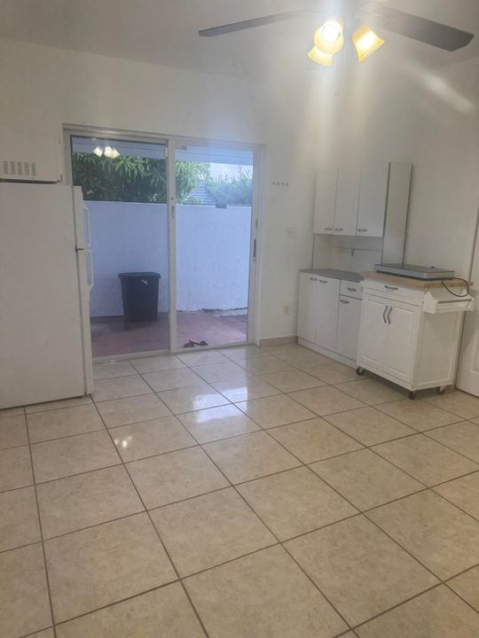 出租: $1,500 (2 贝兹, 1 浴室, 800 平方英尺)