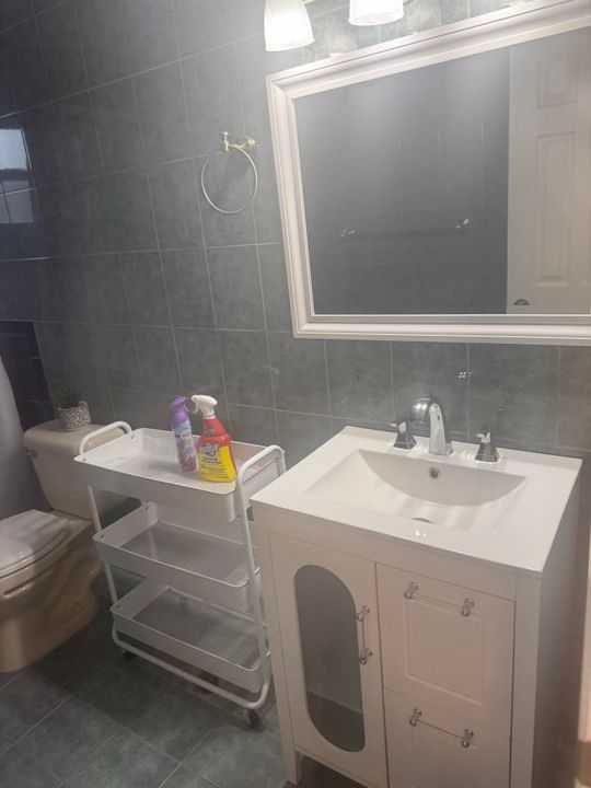 出租: $1,500 (2 贝兹, 1 浴室, 800 平方英尺)