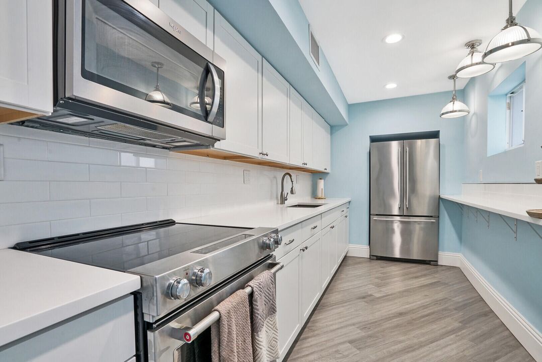 В аренду: $3,750 (1 спален, 1 ванн, 788 Квадратных фут)