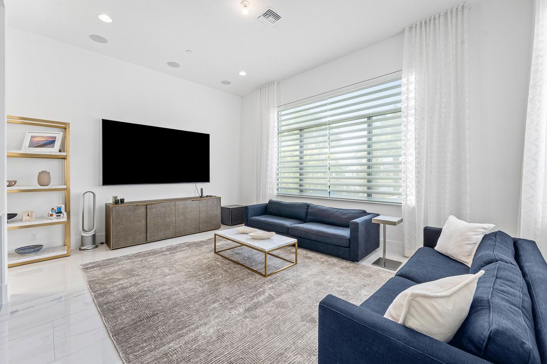 На продажу: $2,990,000 (3 спален, 3 ванн, 3915 Квадратных фут)