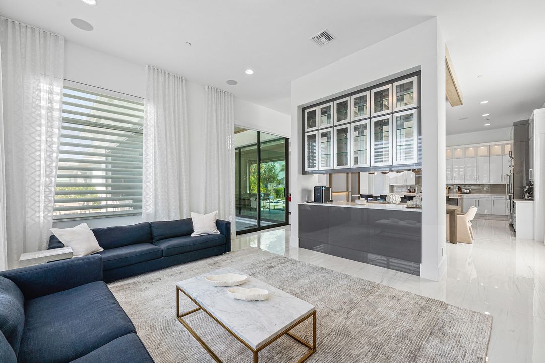 На продажу: $2,990,000 (3 спален, 3 ванн, 3915 Квадратных фут)