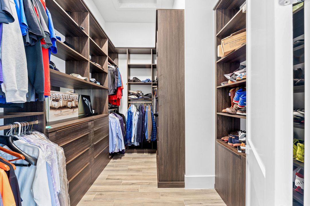 На продажу: $2,990,000 (3 спален, 3 ванн, 3915 Квадратных фут)