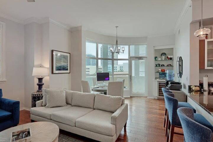 For Sale: $699,000 (3 beds, 2 baths, 1390 Square Feet)